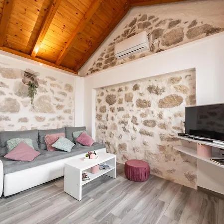 Little Stone House Buici (Dalmatia)