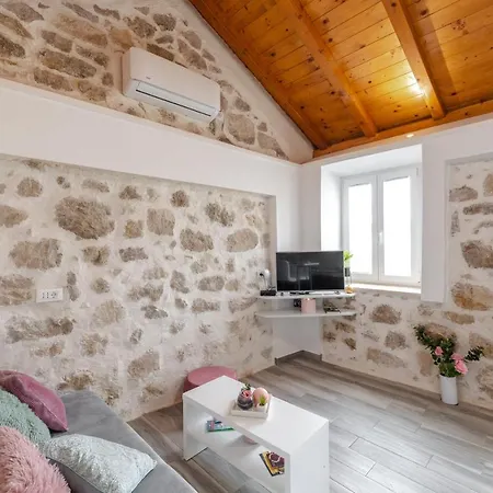 Apartament Little Stone House