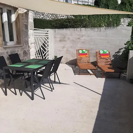 Little Stone House Apartament *